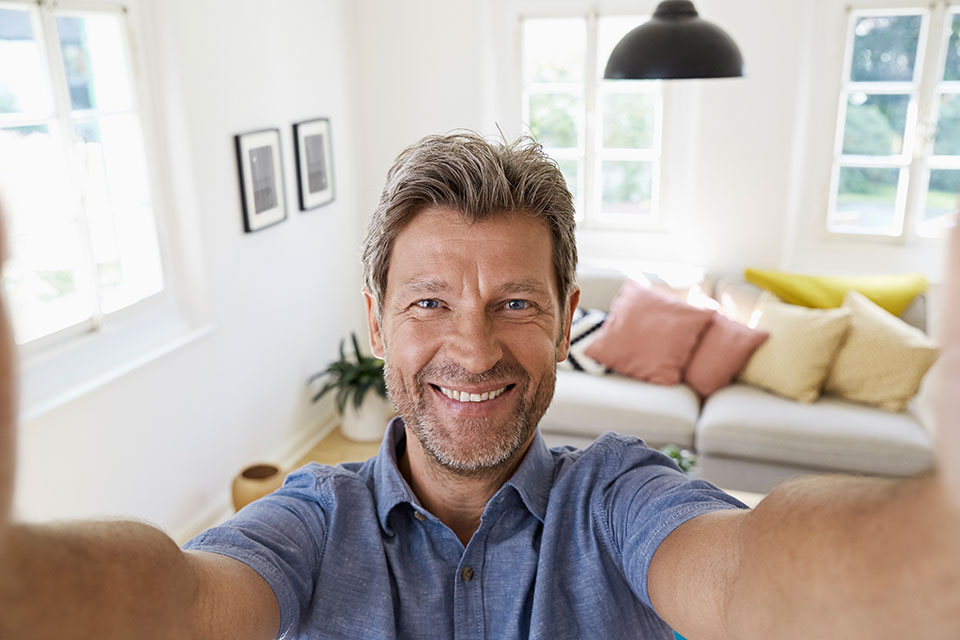 philipp_dimitri_photography-man-portraits-at-home-01